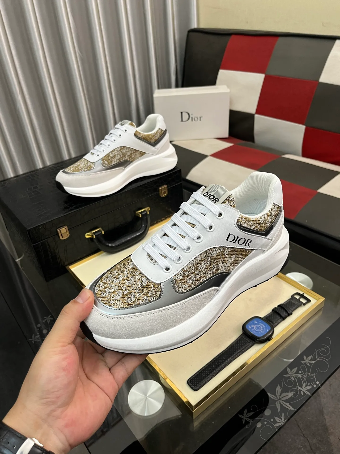 Men's men's shoes💰440⌚️⌚️[Dior] 25ss new product B01 moral training shoes. The toe dimensions of the couple's style are a bit wider. The upper foot comfort is perfect. The threads are beautiful. Perfectly suitable for trousers. Decorated with various classic details. Ideal for daily looks. Can be matched with various casual items to create exquisite looks. Fabric: top layer cowhide/lining sheepskin TPU original outsole Code number: 38-444️⃣Colors available
